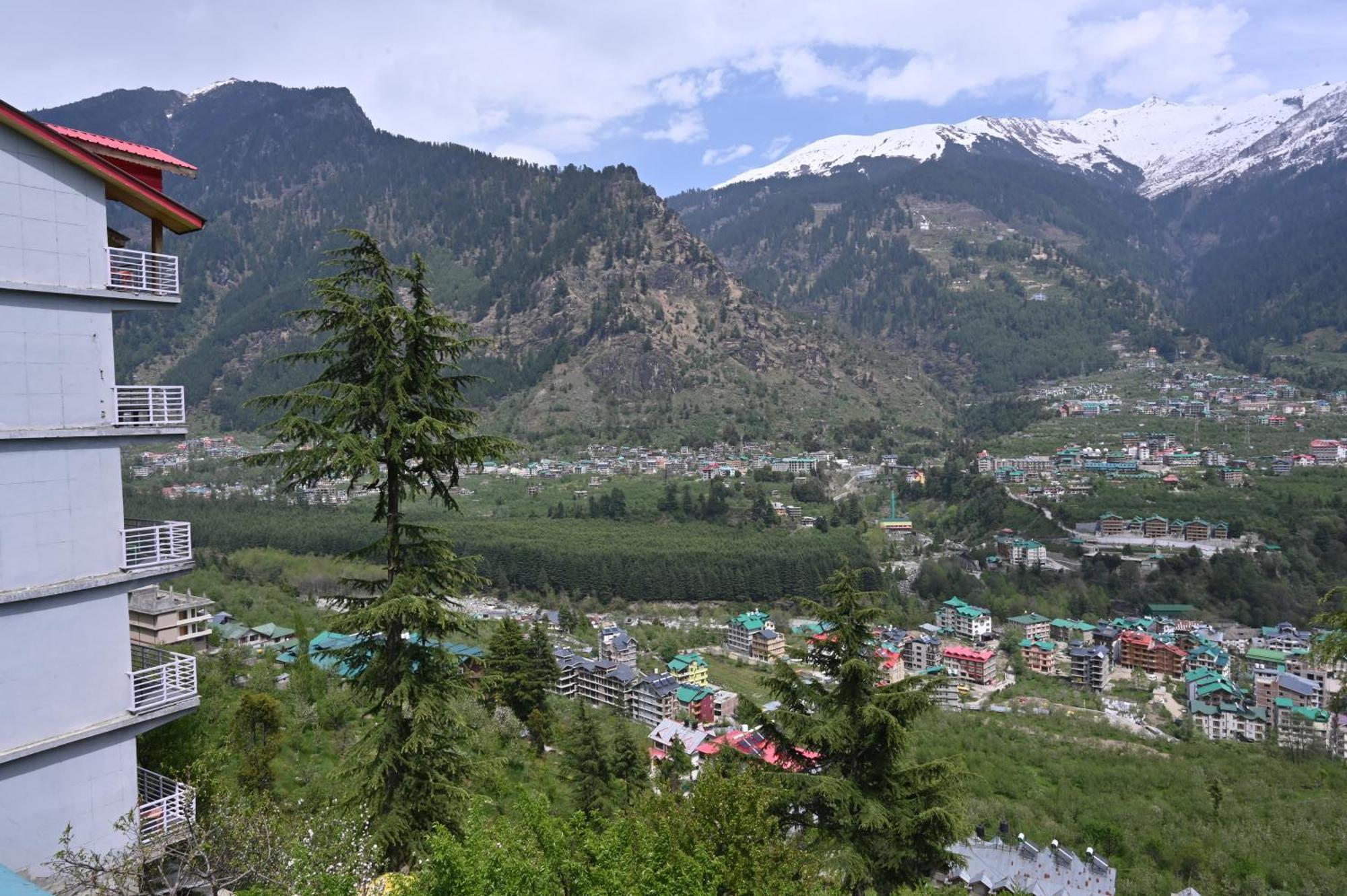 Hotel Seven Hills Manali Экстерьер фото