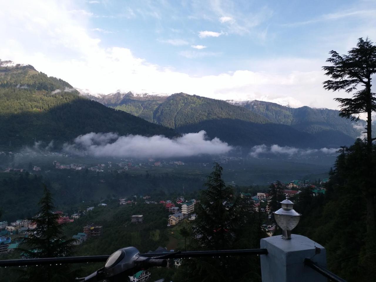 Hotel Seven Hills Manali Экстерьер фото