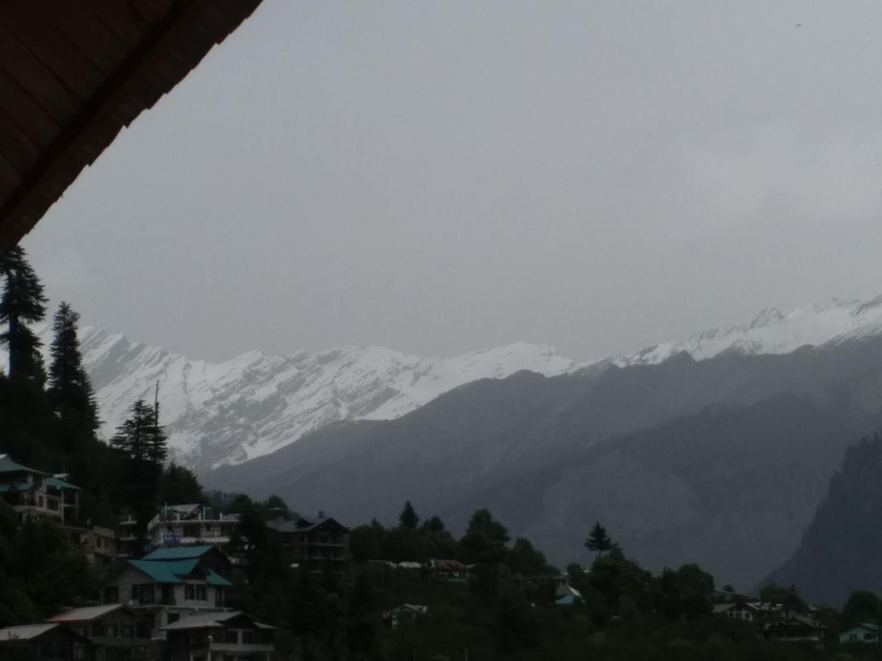 Hotel Seven Hills Manali Экстерьер фото